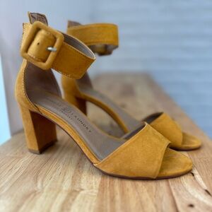Women’s Chinese Laundry Heels. Mustard color. Size 7.5